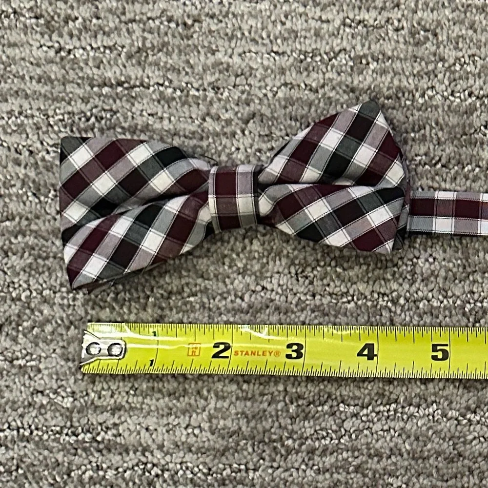 Plaid Bow Tie in Burgundy and Black
